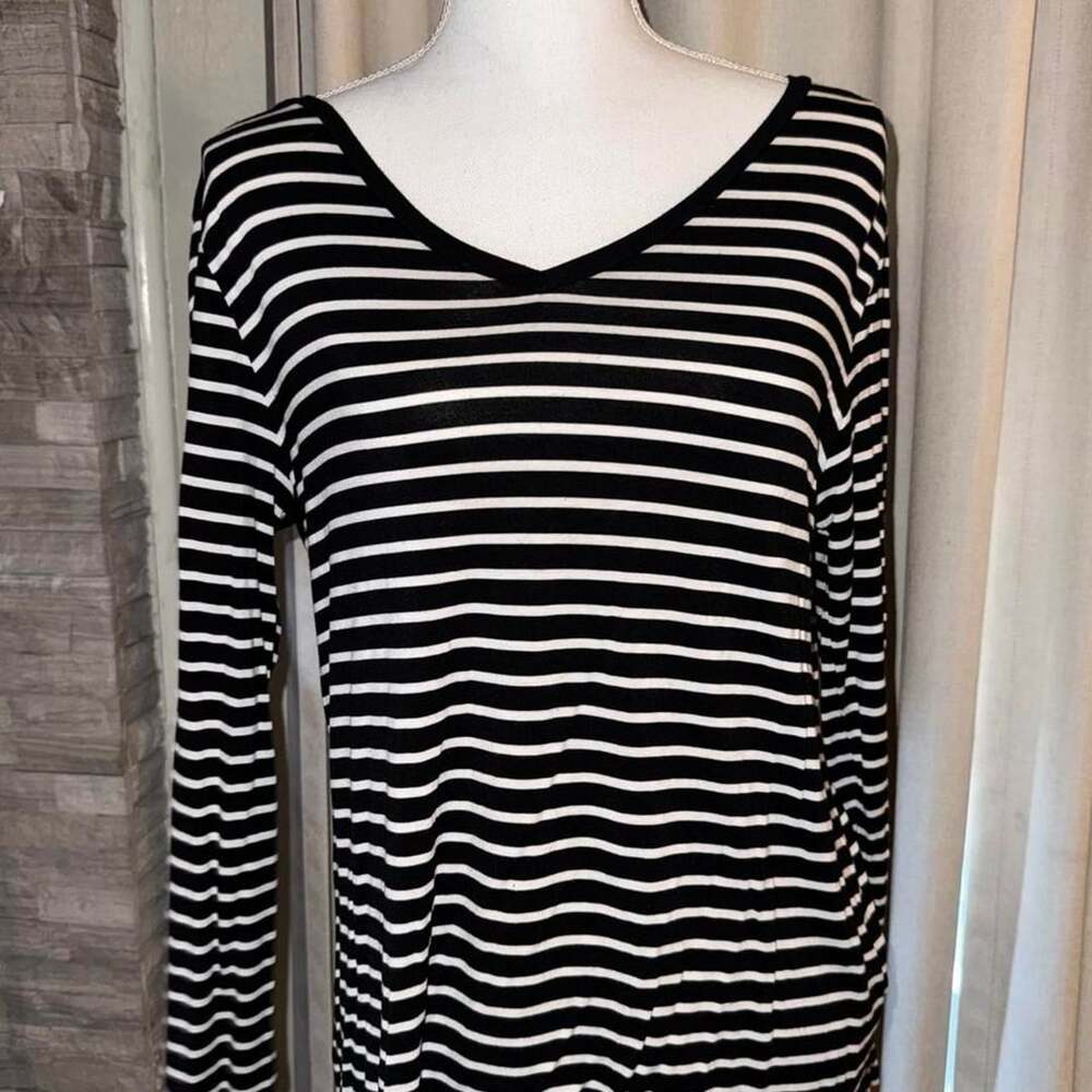 Cupio Black White Striped Long Sleeve Top Size M V-Neck Tie Back